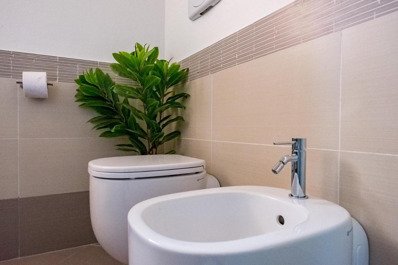 Residenza Oleandro Appartement Desenzano del Garda Buitenkant foto