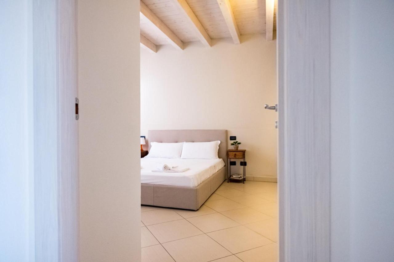Residenza Oleandro Appartement Desenzano del Garda Buitenkant foto